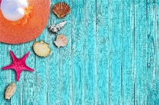 Ein Sonnenhut und Muscheln