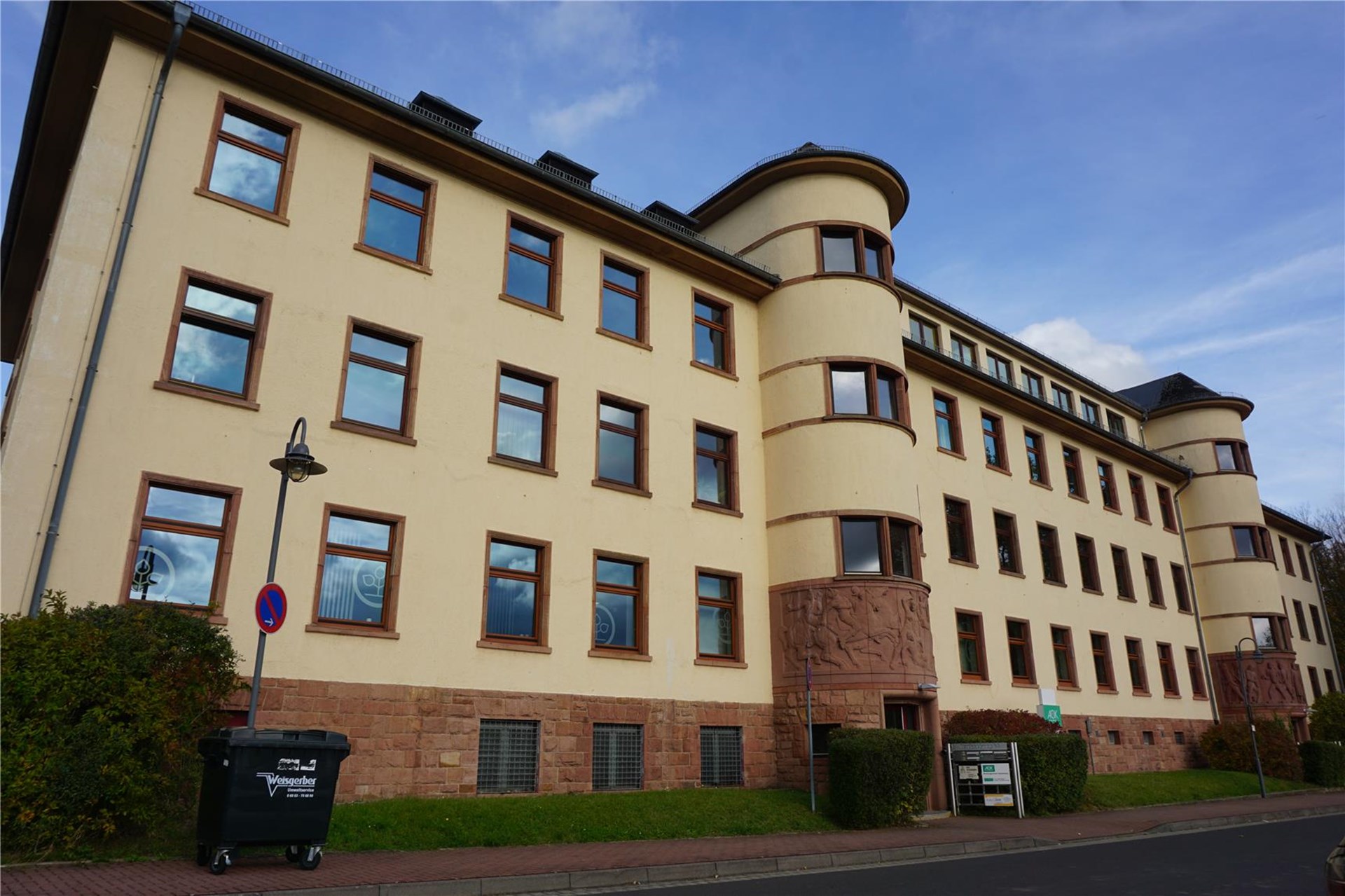 Das Caritas-Gebäude befindet sich in einem ehemaligen Kasernengebäude